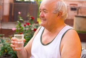 Old_Man_Drinking_water_iStock_000021460208Small